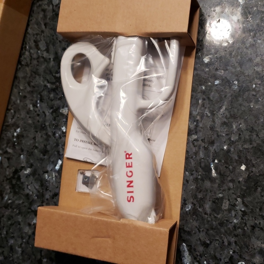 Singer White Scissors - Picture 7 of 7